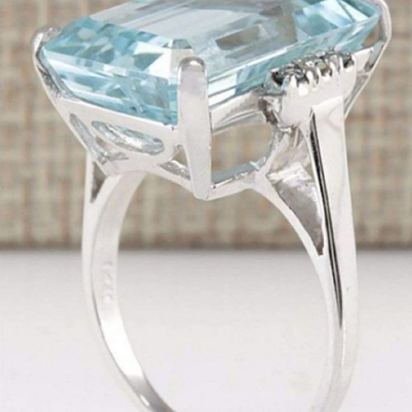 Aquamarine Ring in 925 Setting - Picture 3 of 4